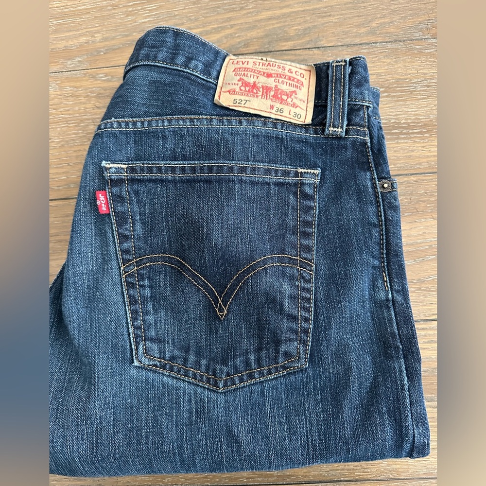 Levi's 527 Low Boot Cut Size 36x30 Flaw from being cuffed as‎ notated